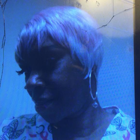 Meet your Posher, Pamela - Picture 1 of 1